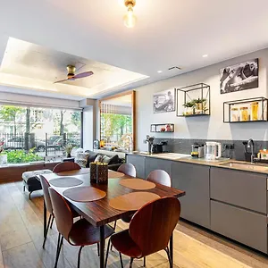 https://modern-family-apartment-next-to-the-eiffel-tower.fr-paris.fr